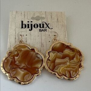NWT Bijoux Bar Tan Cream Gold Tone Swirls Dangle Fall Earrings